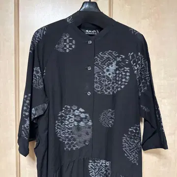 블랙 무늬 칠부 소매 롱 셔츠