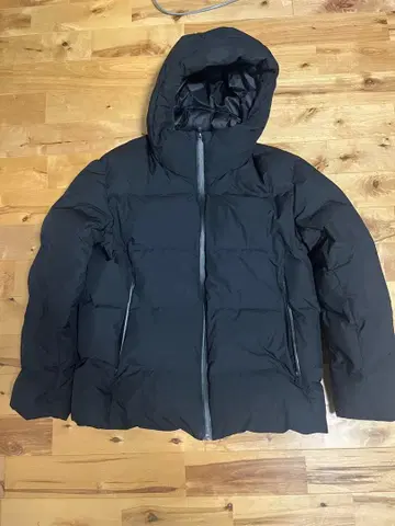 유니클로 심리스 다운 파카 3D 컷 XL 블랙 2023 모델