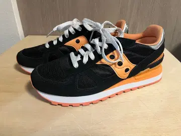 Saucony 스니커즈 블랙/오렌지 써코니