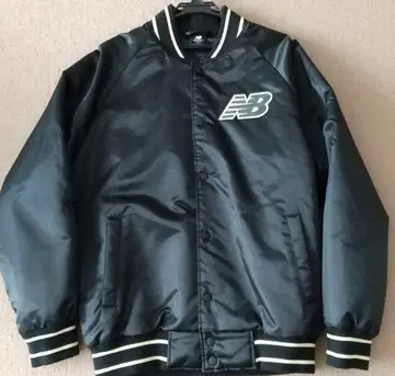 뉴발란스 충전솜 스타디움 점퍼 블랙 M 새상품급 뉴발란스