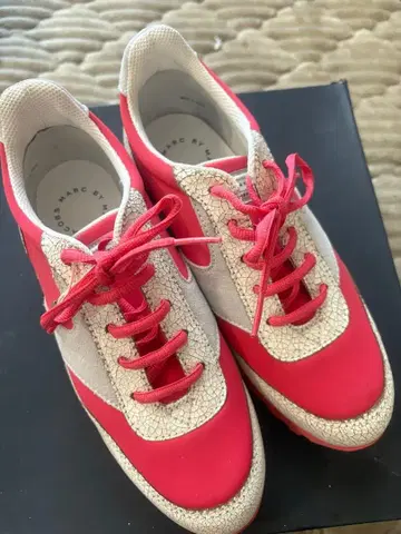 Marc Jacobs MBMJ 빨흰 스니커즈