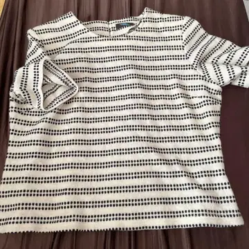 MAGGY 긴자 매기 반팔 니트 화이트 블랙 보더 M? 어깨 패드 부착