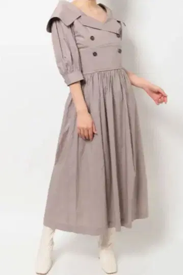 택 포함 미사용 새상품 머큐리 듀오 빅 칼라 트렌치 원피스 M 베이지