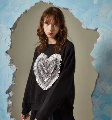 POPPY HEARTTULLE SWEATSHIRT 아사기니요 맨투맨