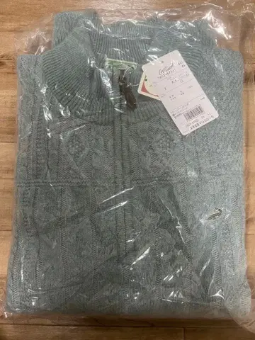 crocodile 케이블 니트 스웨터 라이트 블루