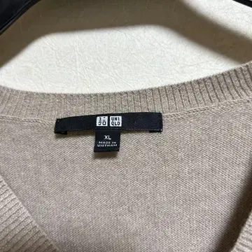 UNIQLO 베이지 V넥 스웨터 XL