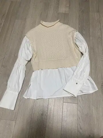 아이보리 레이어드 니트탑 긴팔