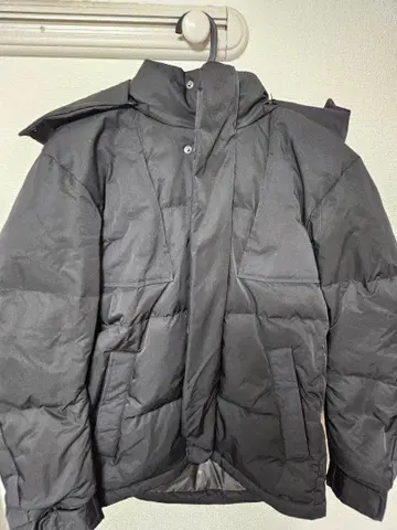 유니클로 질 샌더 다운 자켓 XS 사이즈 후드 부착 블랙