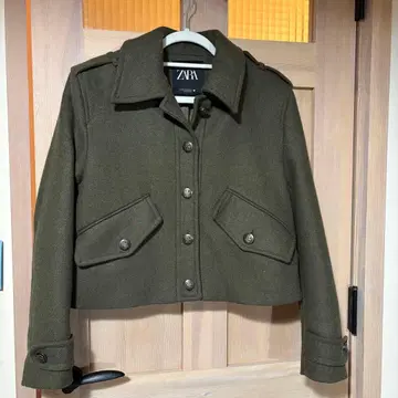 ZARA 카키 올리브 그린 크롭 자켓