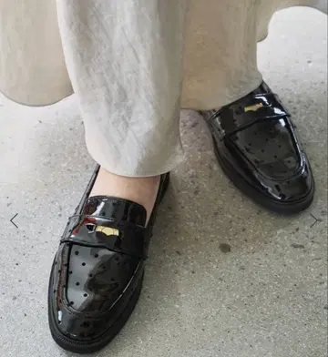 LE TALON 에나멜 도트 코인 로퍼 23