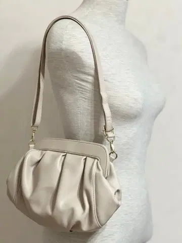 GU 플리츠 숄더백 [ 미사용 ]