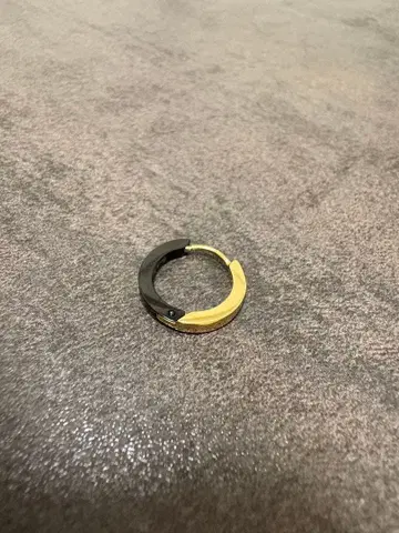 Paul Smith 귀걸이 (한쪽용) 투톤 컬러 블랙 x 골드