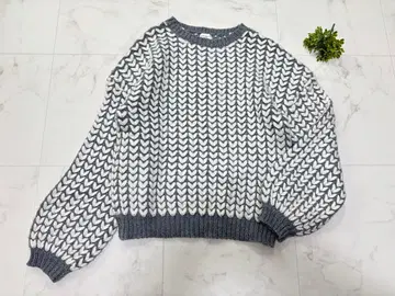 새상품급 어반 리서치 도어스 U넥 니트 스웨터 하트 무늬 그레이