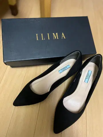 ILIMA 블랙 스웨이드 펌프스 7cm 힐