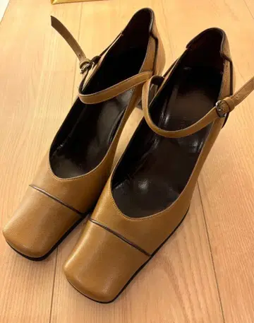 네브로니 펌프스 사이즈 37 1/2 약 24.5cm 스트랩 포함