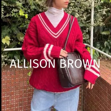 [ 새상품급 ] 앨리슨 브라운 라인 케이블 V넥 니트 빨간색