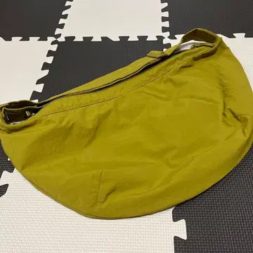 유니클로 숄더백