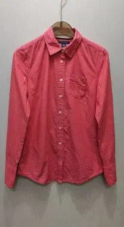 핑크 긴팔 셔츠 가슴 포켓 부착