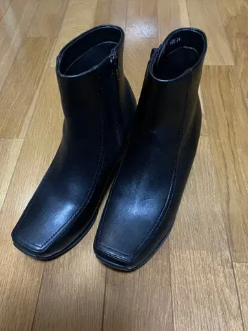 컴포지션9 블랙 숏부츠 24cm 웨지힐