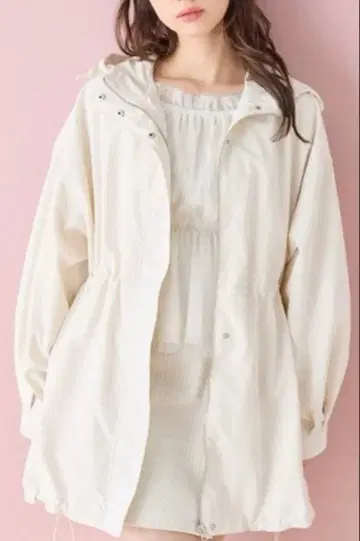 [ 미사용 새상품 ] INGNI 허리 드로스트 마운틴 후드티 화이트