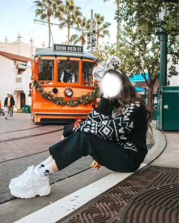 H&M 디즈니 콜라보 니트 미키 블랙