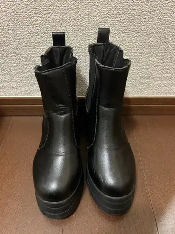 LOVEHUNTER 통굽 부츠