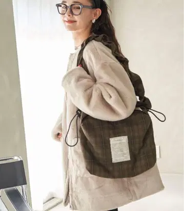 시어터 프로덕츠 토트백 숄더백 체크 무늬