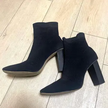 ZARA WOMAN 블랙 니트 하이힐 부츠