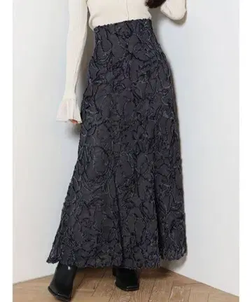 머큐리 듀오 몰 자수 세미 플레어 스커트