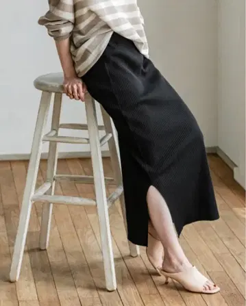 NOBLE 골지 타이트 스커트 38 블랙 시착만 한 상품