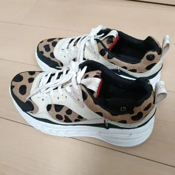 레오파드 무늬 통굽 스니커즈 여성용