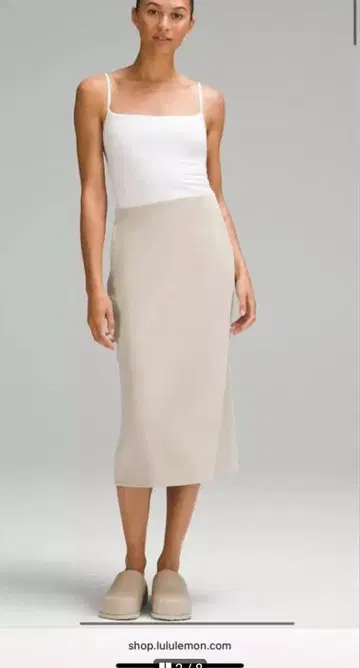 Lululemon 택 포함 새상품 베이지 타이트 스커트 슬릿