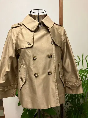 베이지 더블 브레스트 숏 트렌치코트