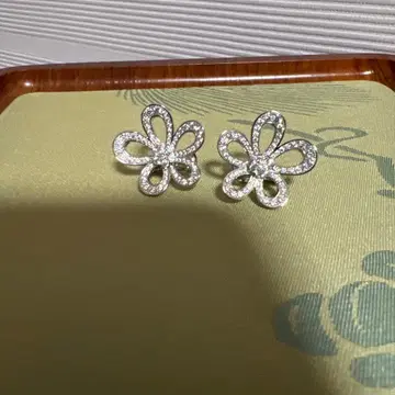 꽃 모티브 크리스탈 귀걸이