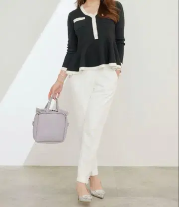 리아라 바이 피지 페플럼 니트 새상품급