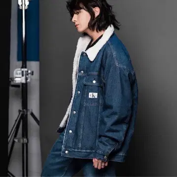 Calvin Klein 보아 옷깃 데님 자켓 국 착용