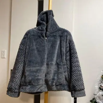 플리스 후드 부착 그레이 아우터