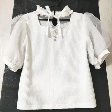 화이트 리브 편직 프릴 옷깃 상의