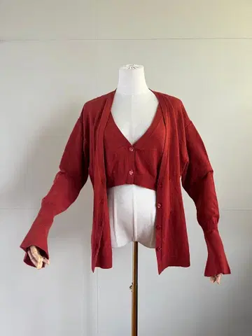 벽돌색 긴팔 가디건과 크롭 기장 베스트 세트, 앞면 버튼 포함