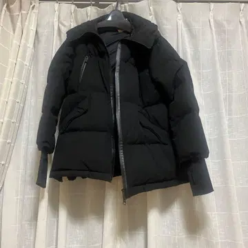블랙 다운 자켓 후드 부착