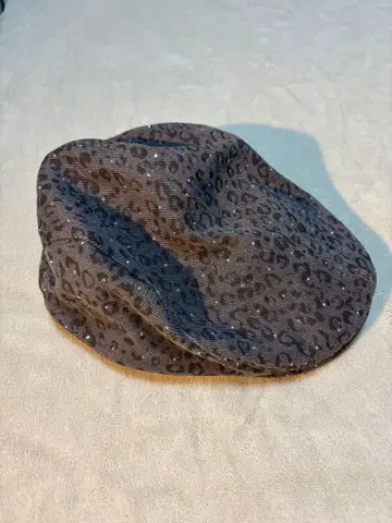 레오파드 무늬 스팽글 캡