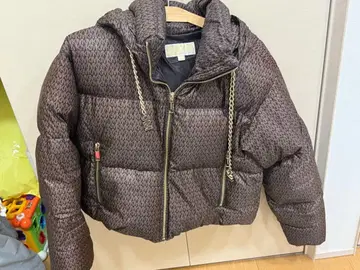 브라운 로고 다운 자켓