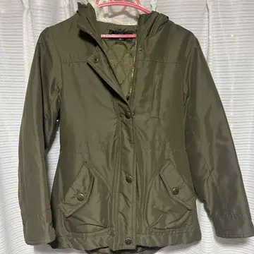 올리브색 후드 부착 모즈 코트