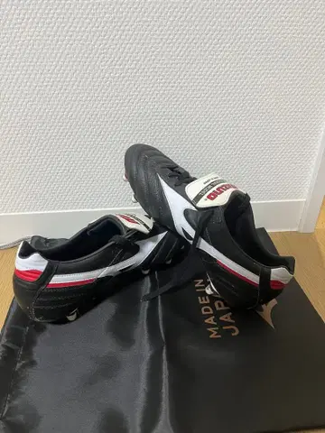 미즈노 프로페셔널 모델 축구화