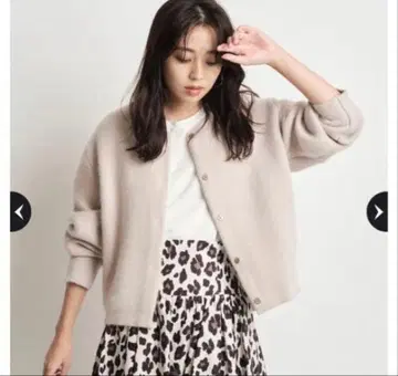 [ JUSGLITTY ] 수플레 숏 가디건 옅은 베이지