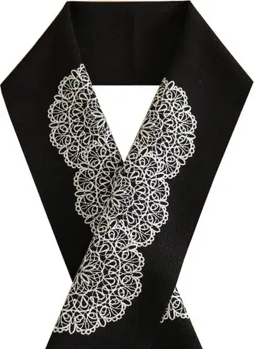 자수 장식용 깃 블랙 베이스에 화이트 장식용 깃 레이스