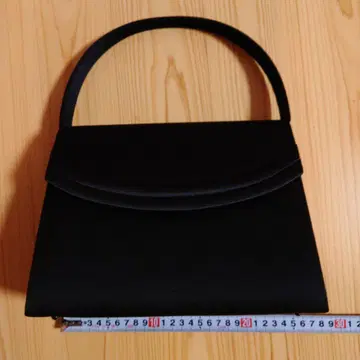 심플 블랙 핸드백