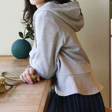 새상품급 쿠미쿄쿠 라메 페플럼 후드티 실버 그레이 라메 L