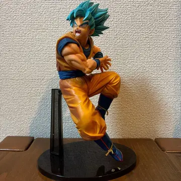 초사이어인 갓SS 손오공 피규어