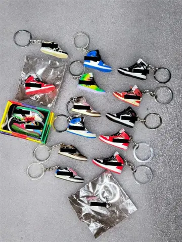 그 명작 스니커즈 키링